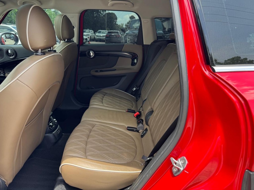 MINI Countryman Vehicle Full-screen Gallery Image 18