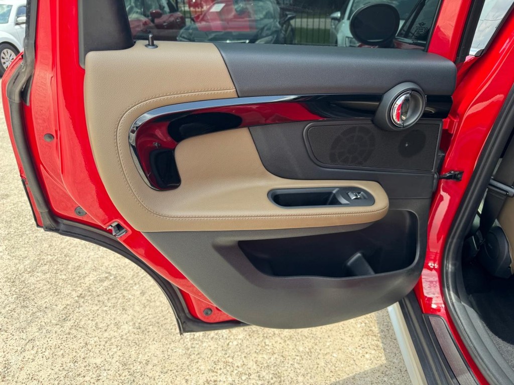MINI Countryman Vehicle Full-screen Gallery Image 19