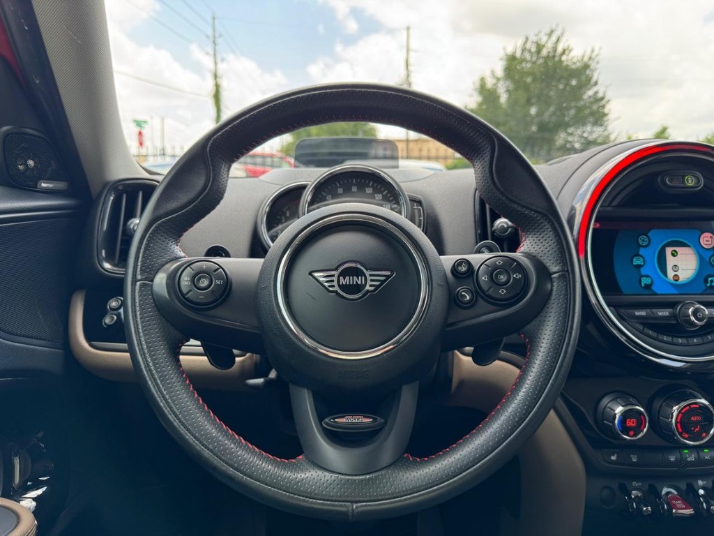 MINI Countryman Vehicle Full-screen Gallery Image 20