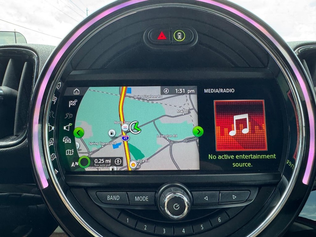 MINI Countryman Vehicle Full-screen Gallery Image 23