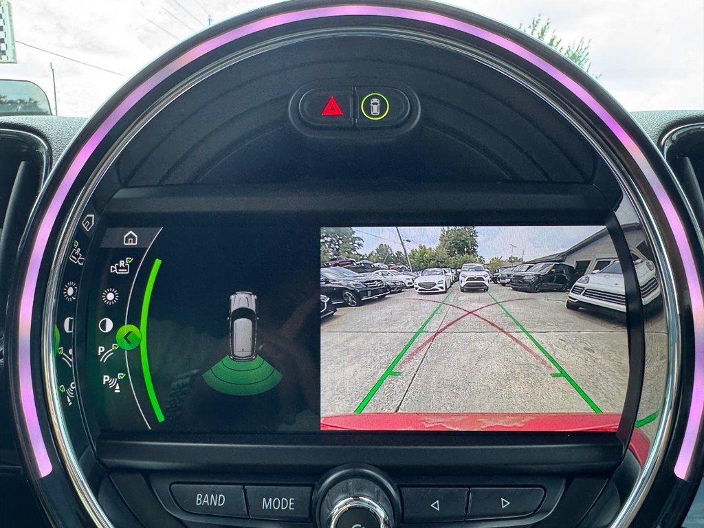 MINI Countryman Vehicle Full-screen Gallery Image 24