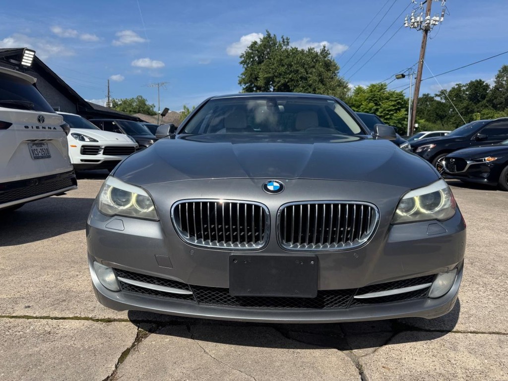 BMW 535i Vehicle Full-screen Gallery Image 02