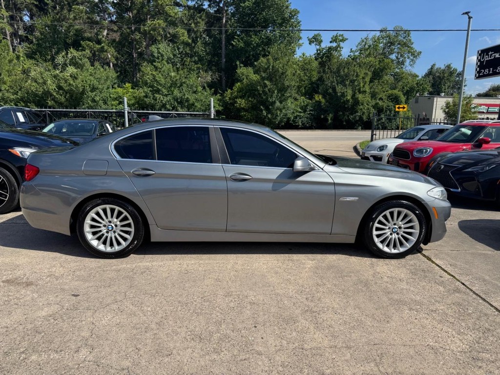 BMW 535i Vehicle Full-screen Gallery Image 03