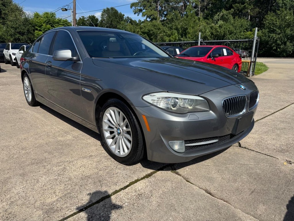 BMW 535i Vehicle Full-screen Gallery Image 04
