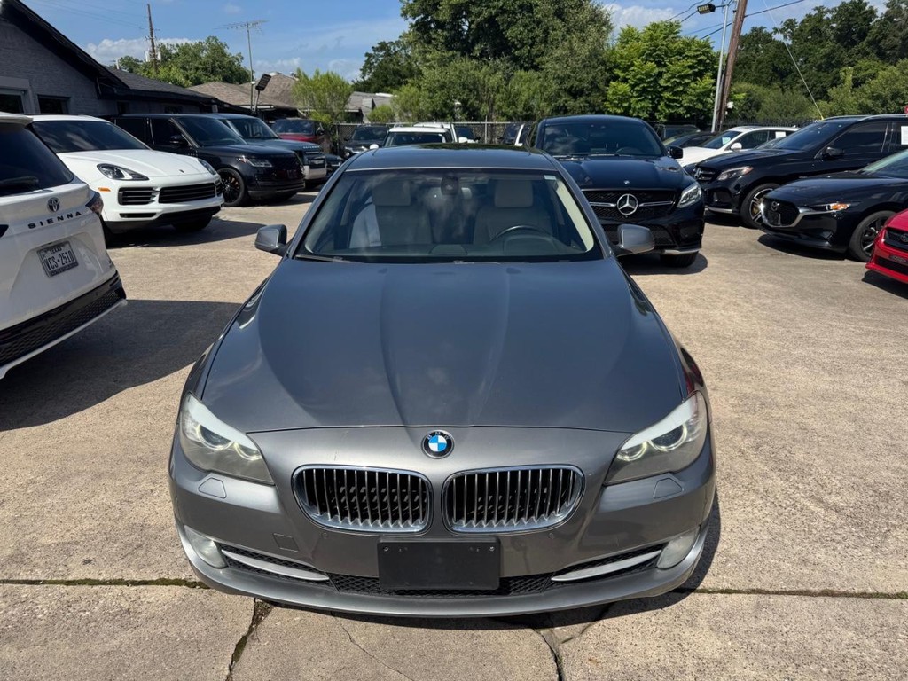 BMW 535i Vehicle Full-screen Gallery Image 05