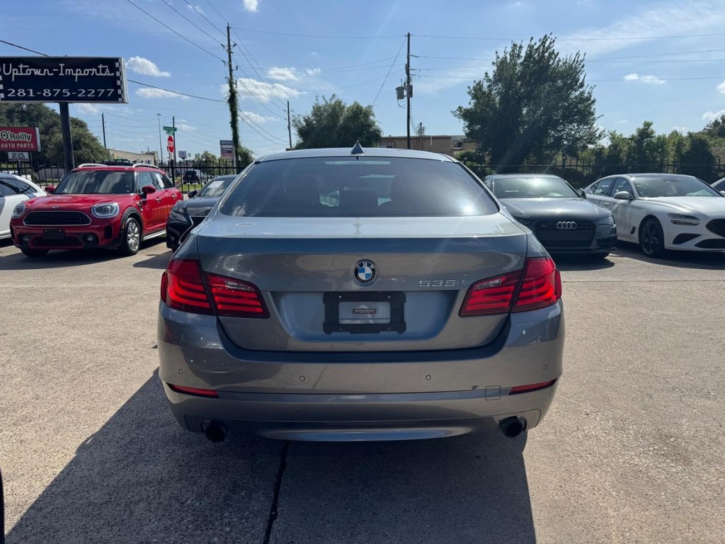BMW 535i Vehicle Full-screen Gallery Image 07