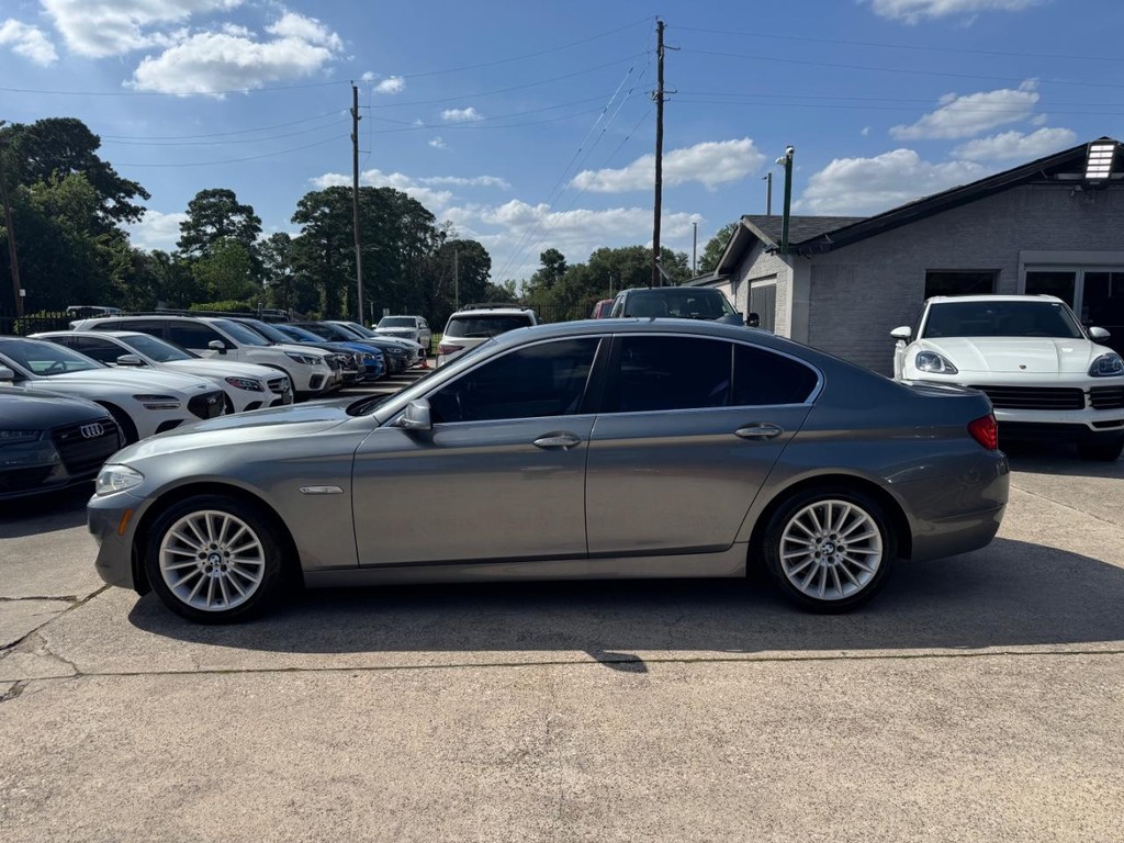 BMW 535i Vehicle Full-screen Gallery Image 09