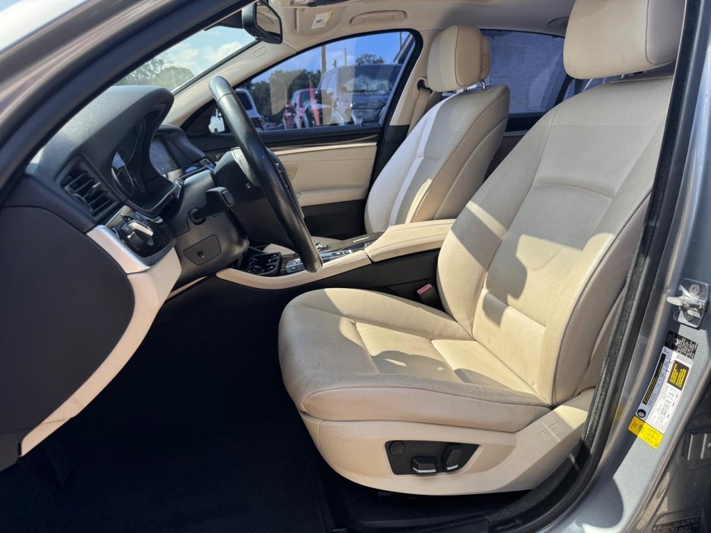 BMW 535i Vehicle Full-screen Gallery Image 11