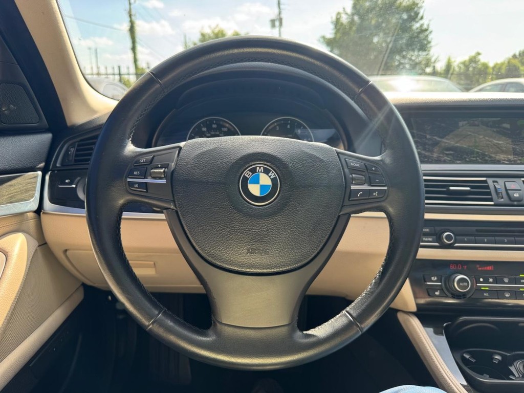 BMW 535i Vehicle Full-screen Gallery Image 20