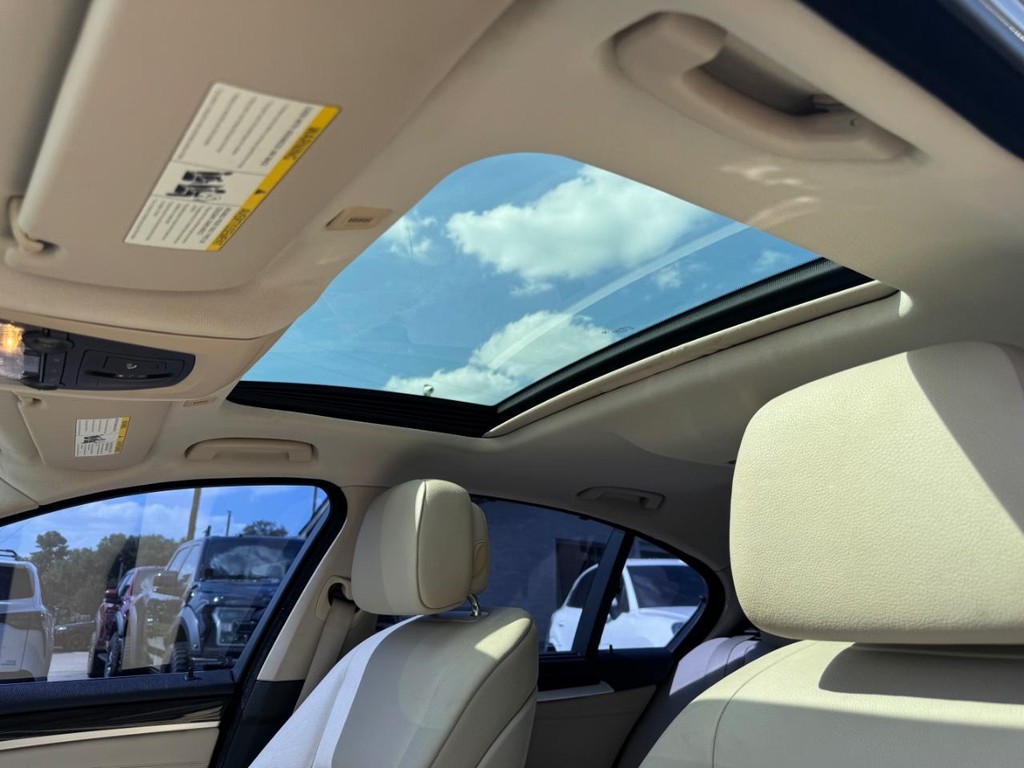 BMW 535i Vehicle Full-screen Gallery Image 27