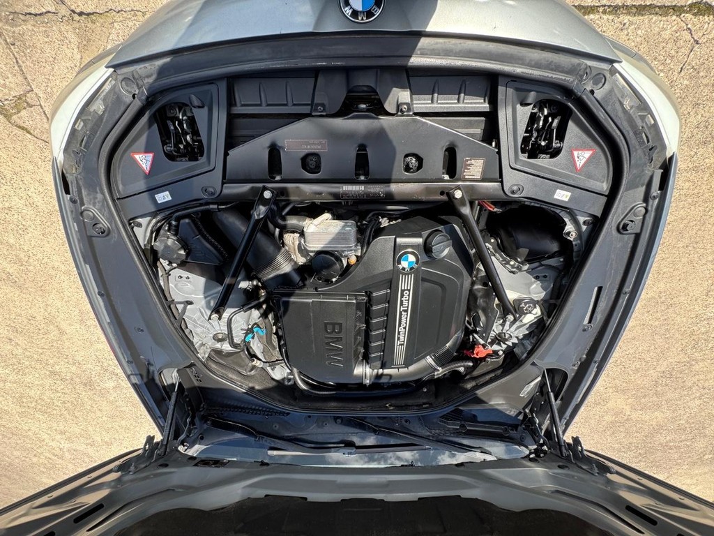 BMW 535i Vehicle Full-screen Gallery Image 29
