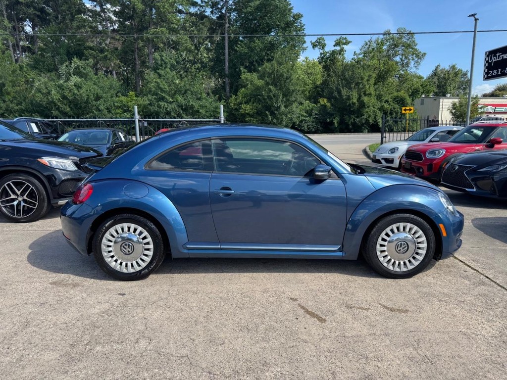Volkswagen Beetle Coupe Vehicle Full-screen Gallery Image 05