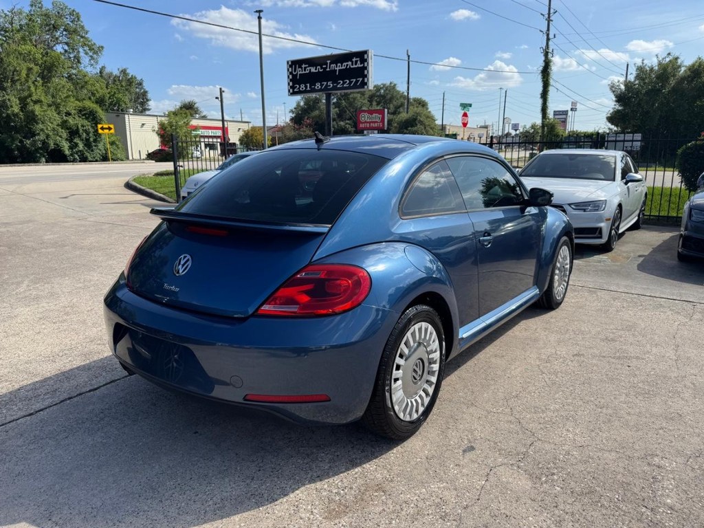 Volkswagen Beetle Coupe Vehicle Full-screen Gallery Image 06