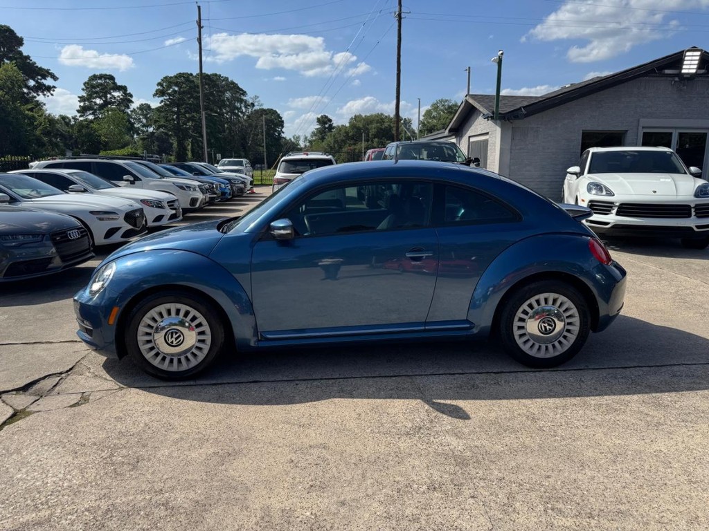 Volkswagen Beetle Coupe Vehicle Full-screen Gallery Image 09