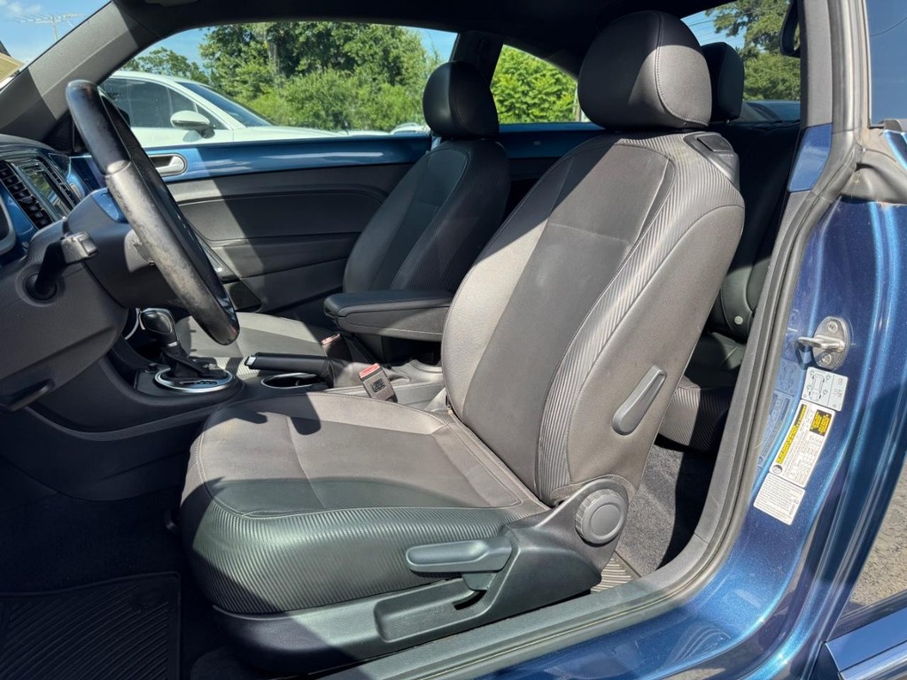 Volkswagen Beetle Coupe Vehicle Full-screen Gallery Image 11