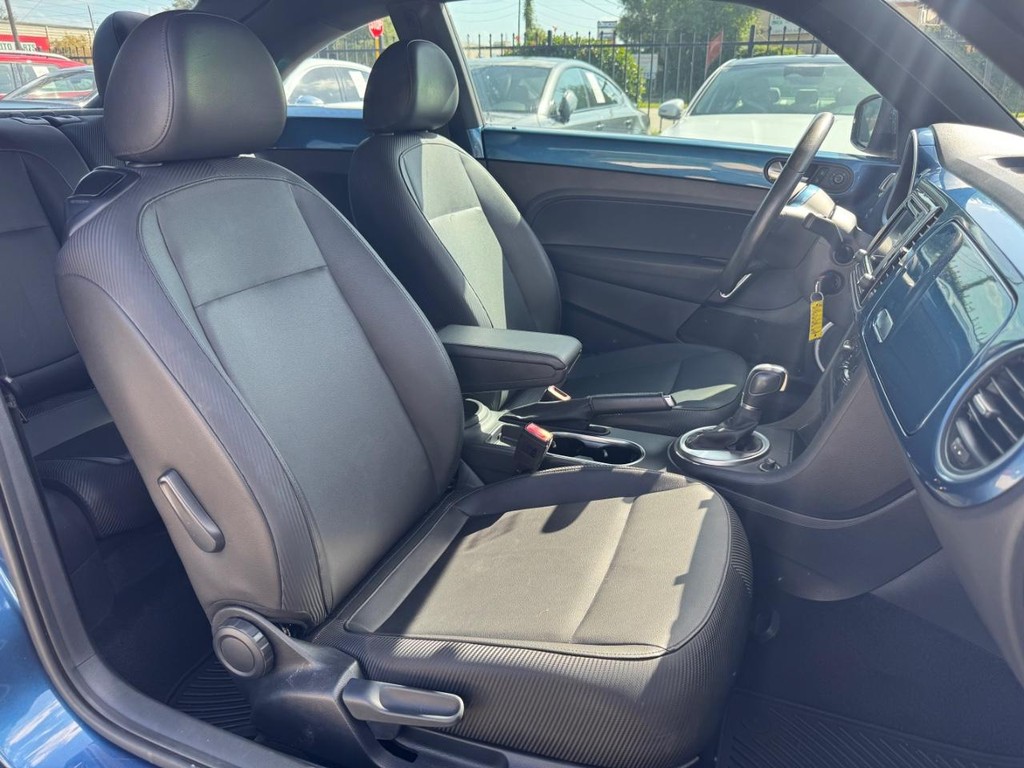 Volkswagen Beetle Coupe Vehicle Full-screen Gallery Image 14