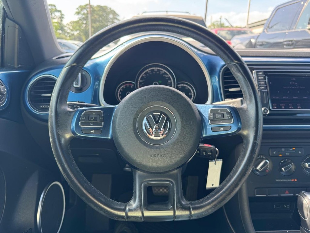 Volkswagen Beetle Coupe Vehicle Full-screen Gallery Image 18