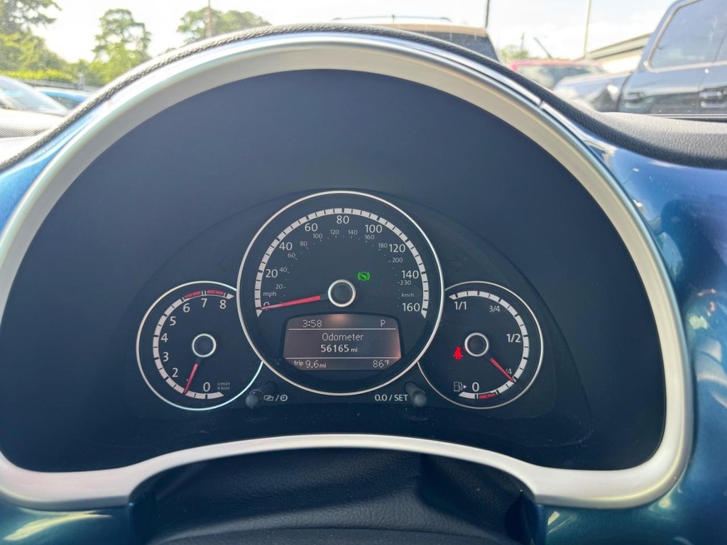 Volkswagen Beetle Coupe Vehicle Full-screen Gallery Image 19