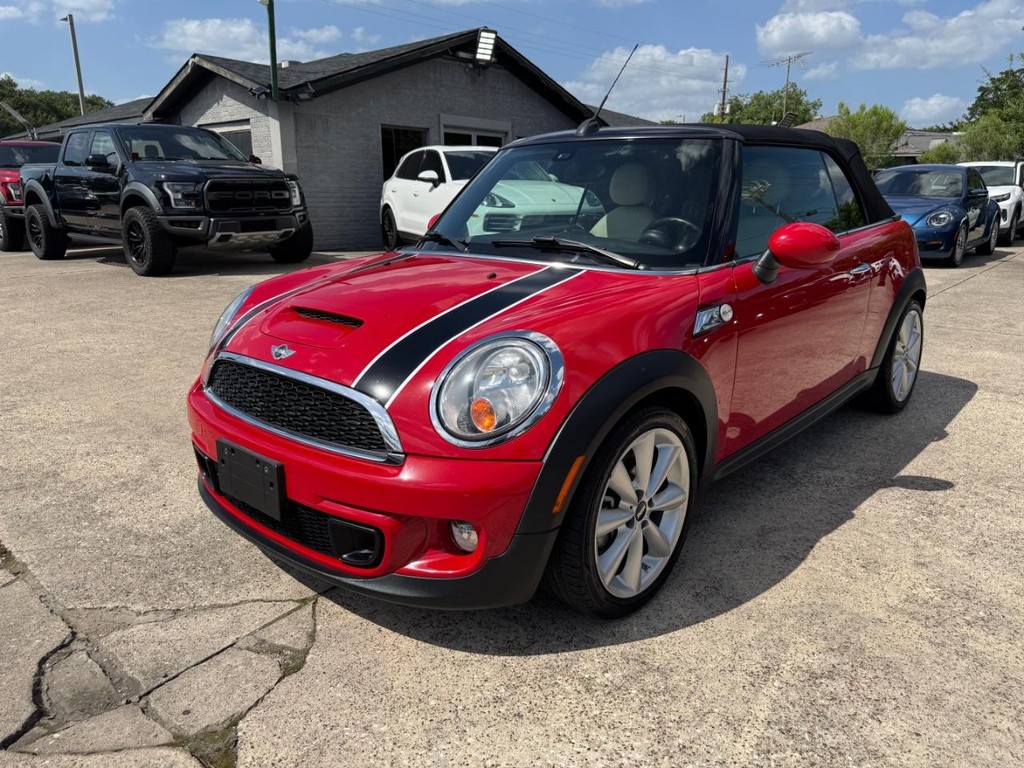 MINI Cooper Convertible Vehicle Full-screen Gallery Image 02