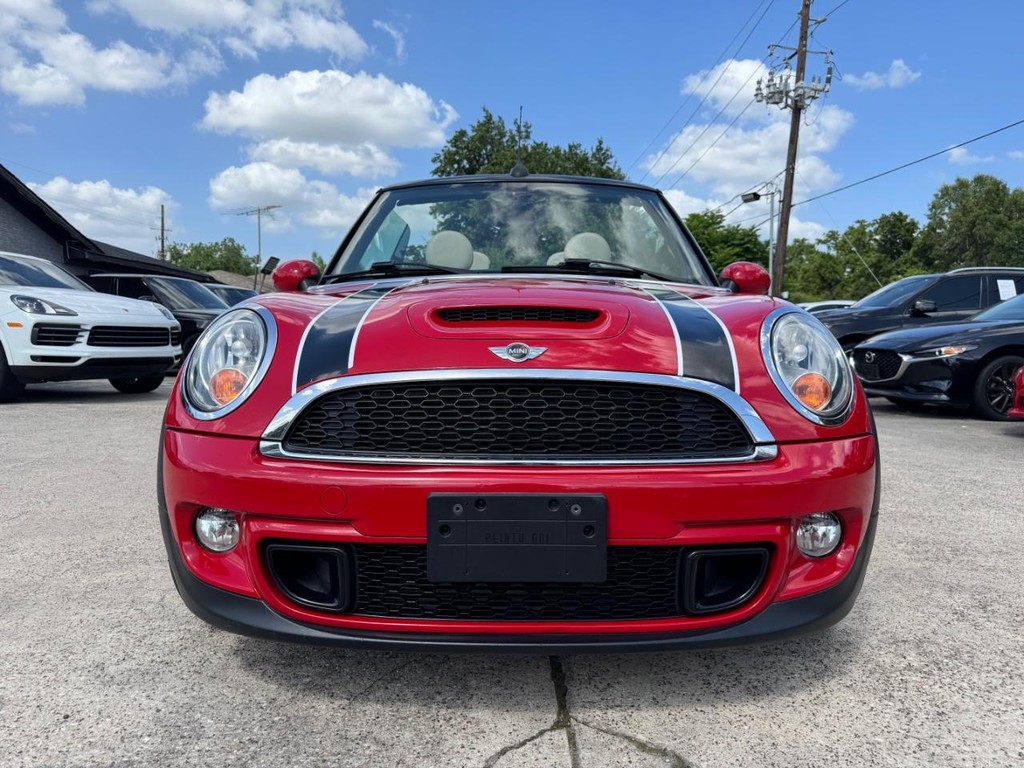 MINI Cooper Convertible Vehicle Full-screen Gallery Image 03