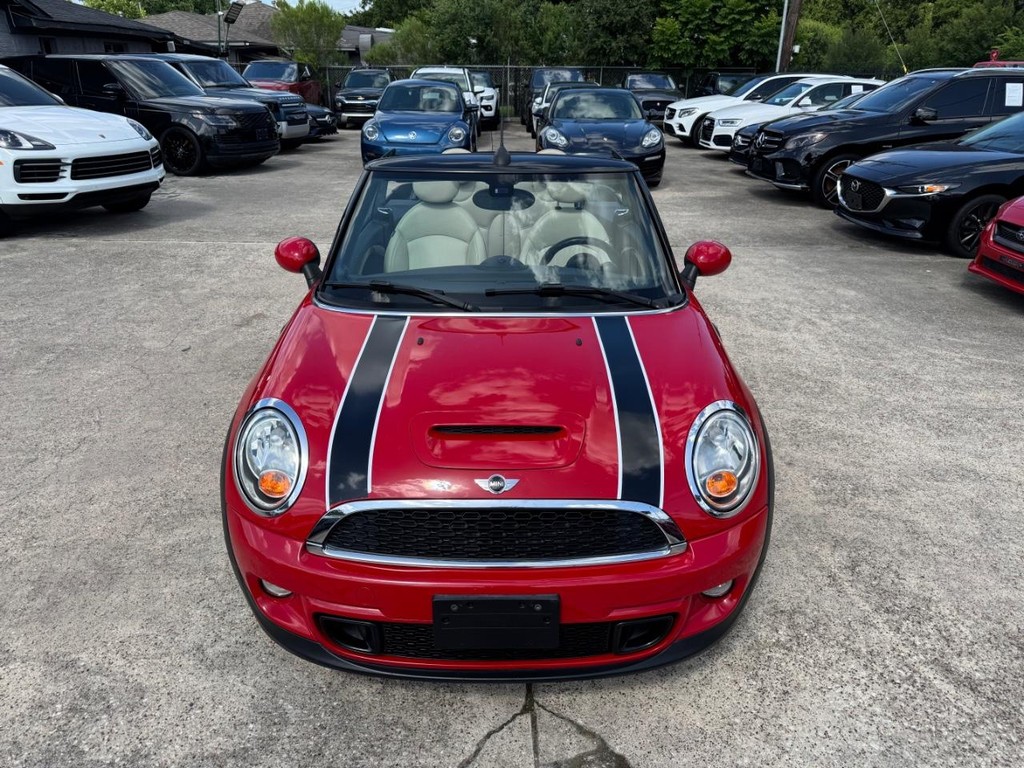 MINI Cooper Convertible Vehicle Full-screen Gallery Image 04