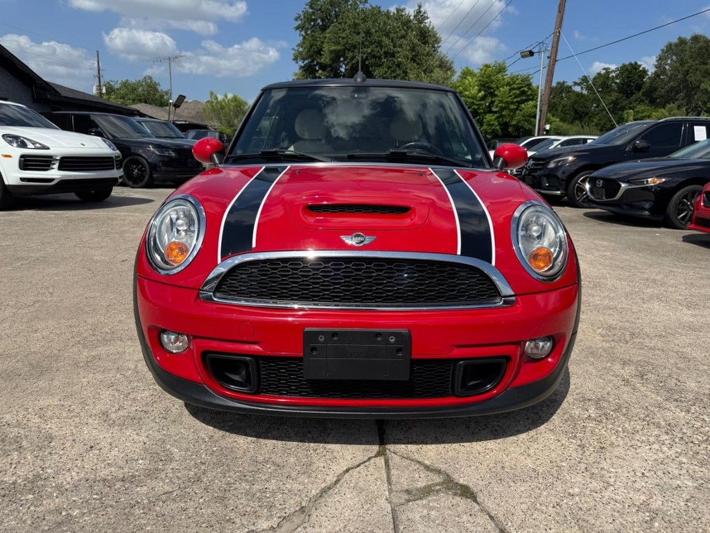 MINI Cooper Convertible Vehicle Full-screen Gallery Image 05