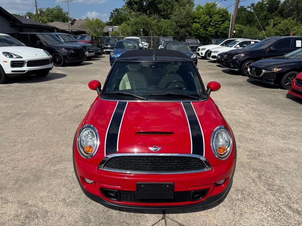 MINI Cooper Convertible Vehicle Full-screen Gallery Image 06