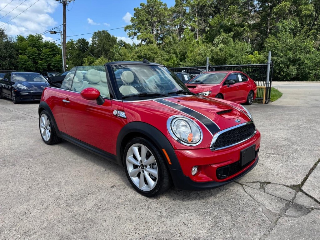 MINI Cooper Convertible Vehicle Full-screen Gallery Image 07