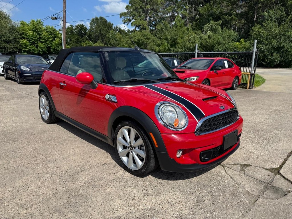 MINI Cooper Convertible Vehicle Full-screen Gallery Image 08