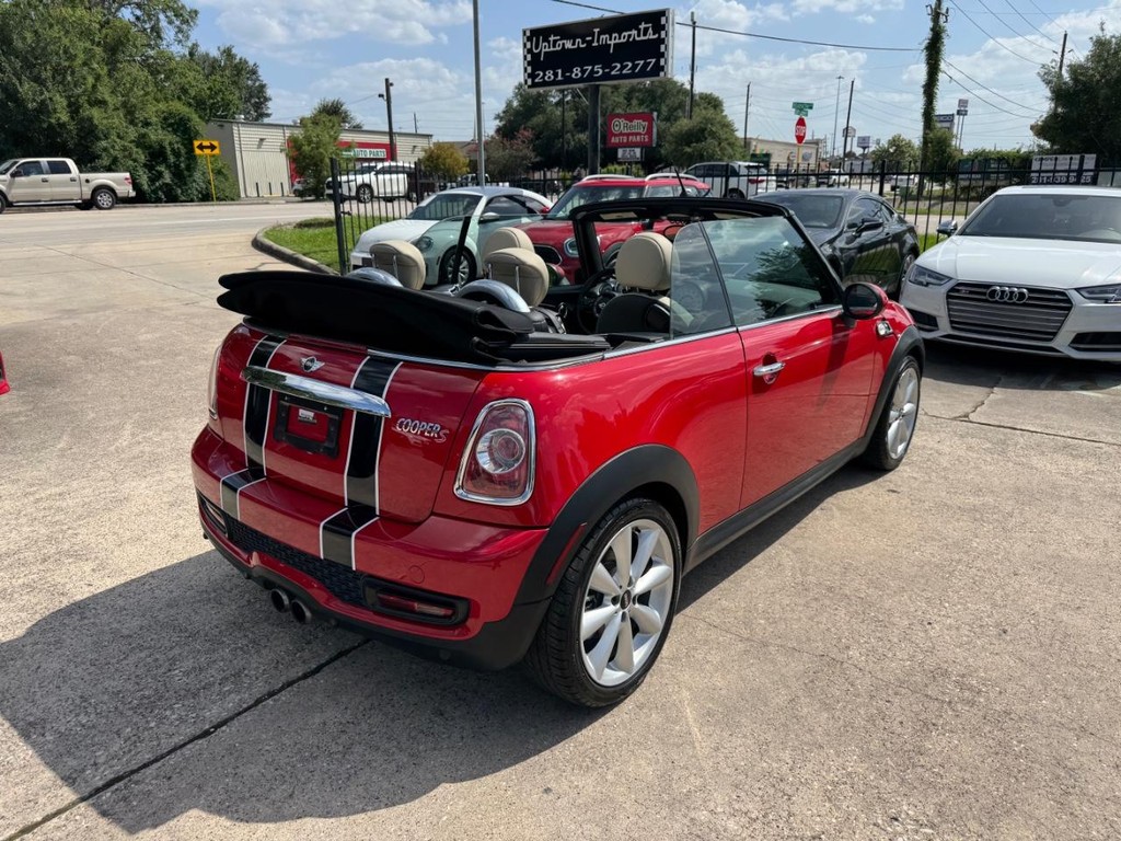 MINI Cooper Convertible Vehicle Full-screen Gallery Image 11