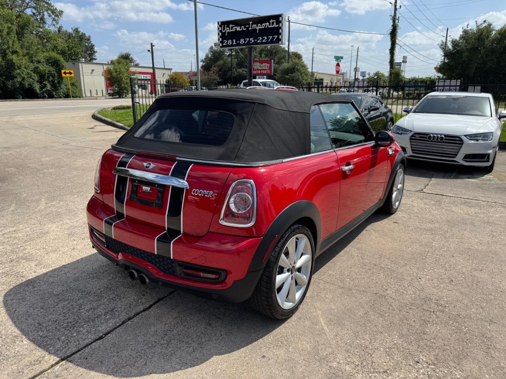 MINI Cooper Convertible Vehicle Full-screen Gallery Image 12