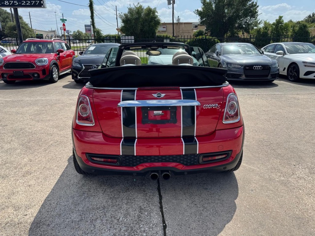 MINI Cooper Convertible Vehicle Full-screen Gallery Image 13