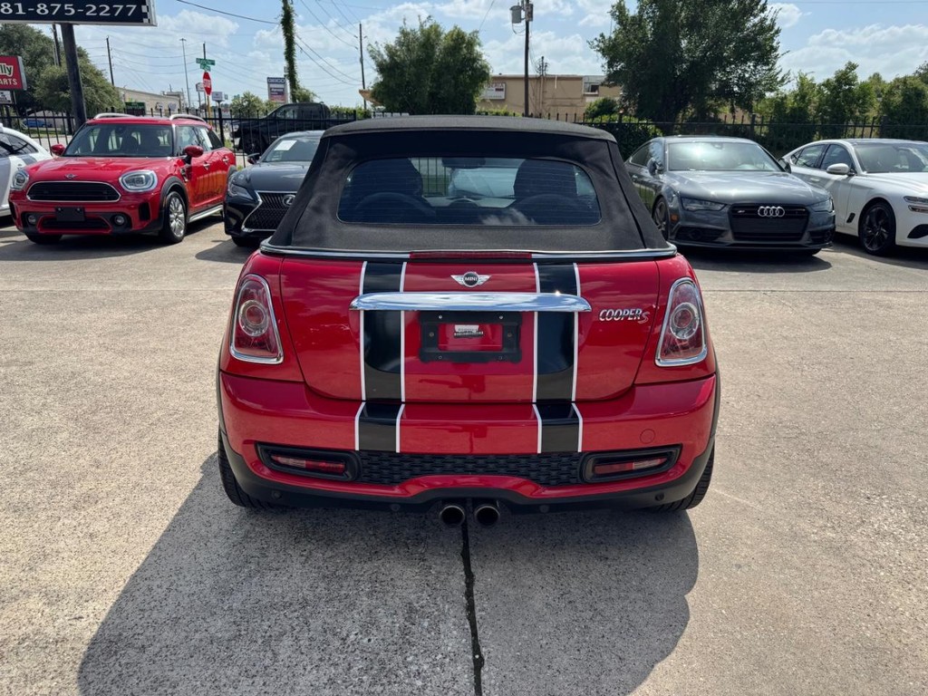 MINI Cooper Convertible Vehicle Full-screen Gallery Image 14