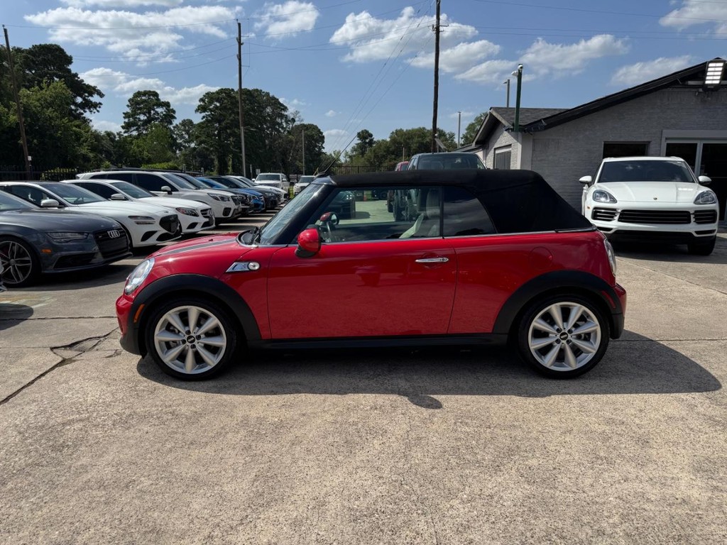 MINI Cooper Convertible Vehicle Full-screen Gallery Image 18