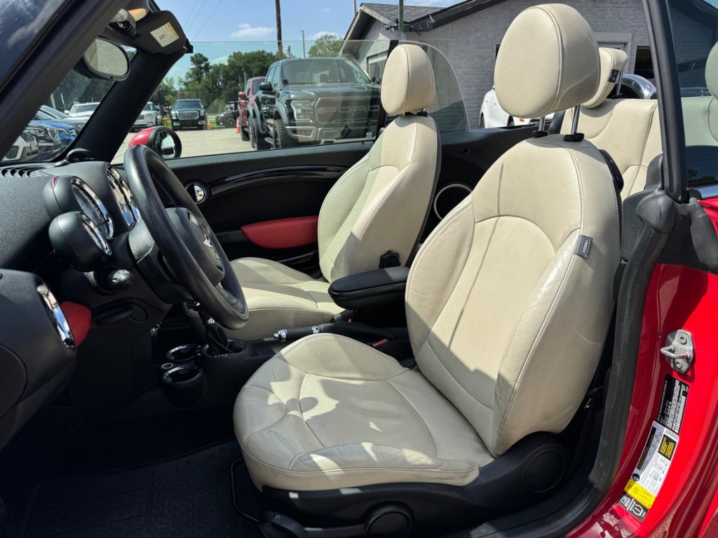 MINI Cooper Convertible Vehicle Full-screen Gallery Image 20