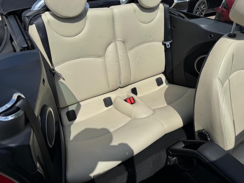 MINI Cooper Convertible Vehicle Full-screen Gallery Image 25