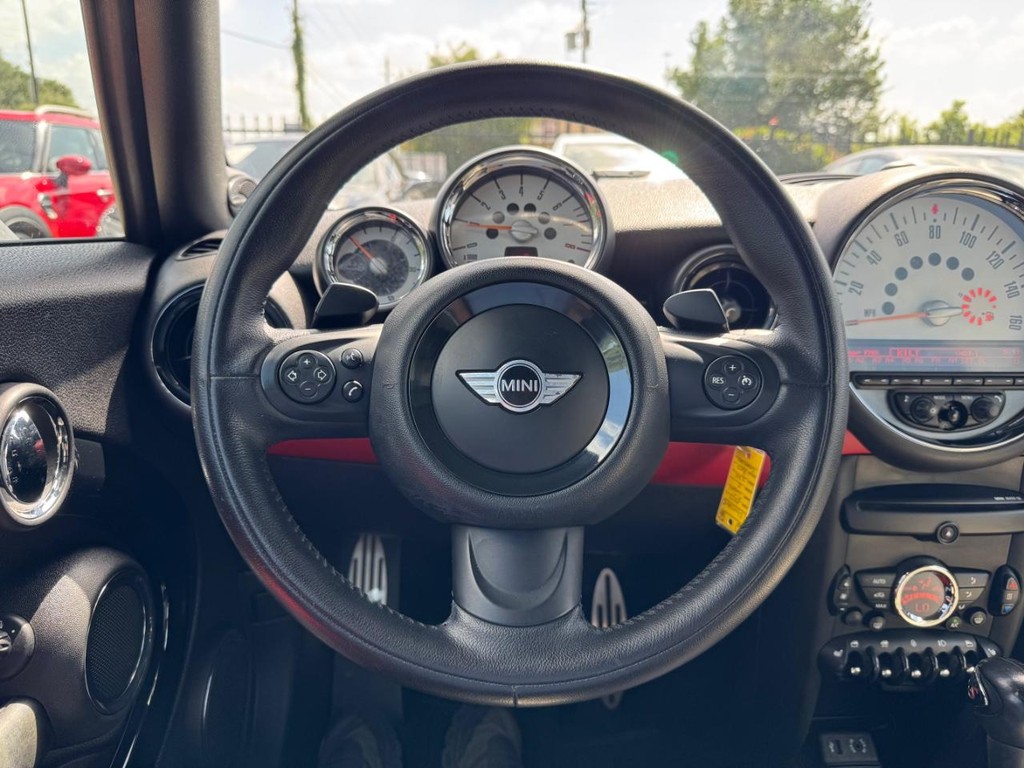 MINI Cooper Convertible Vehicle Full-screen Gallery Image 27