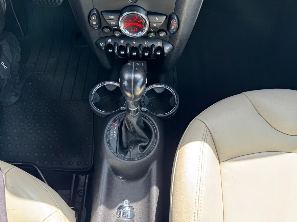 MINI Cooper Convertible Vehicle Full-screen Gallery Image 30