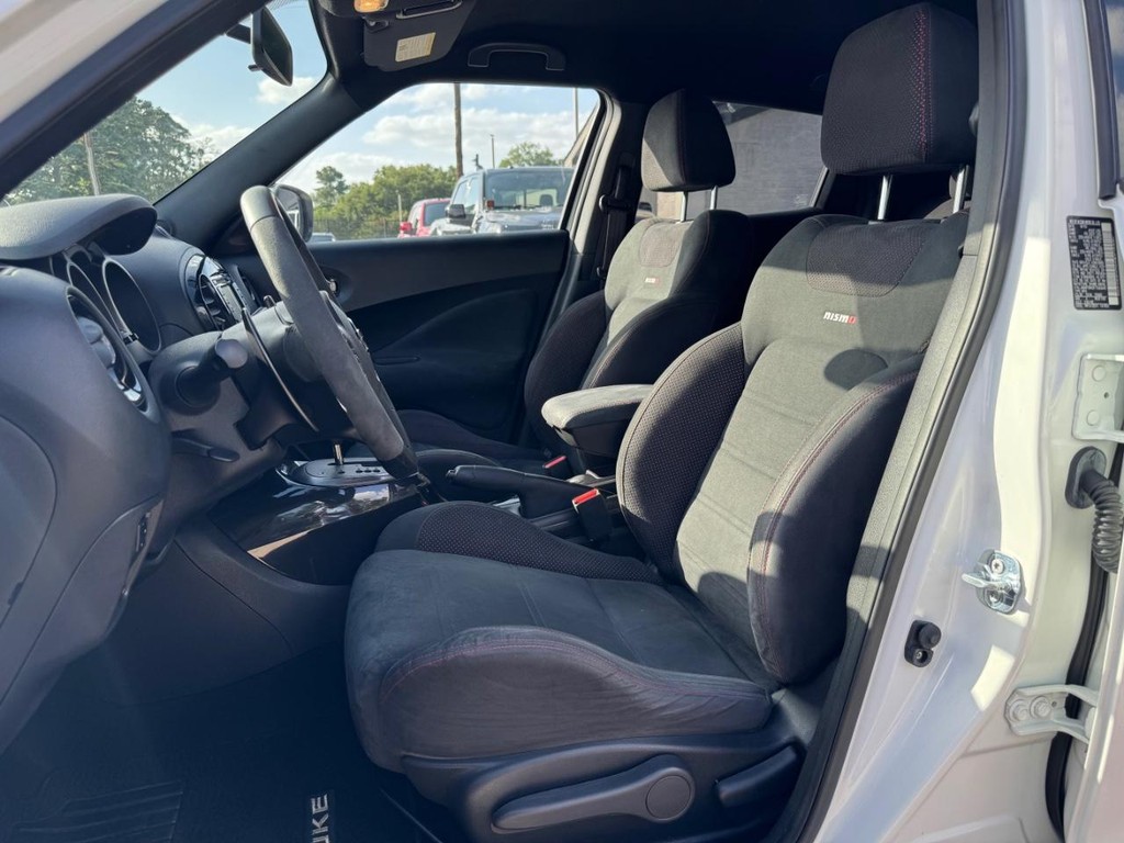 Nissan Juke Vehicle Full-screen Gallery Image 11