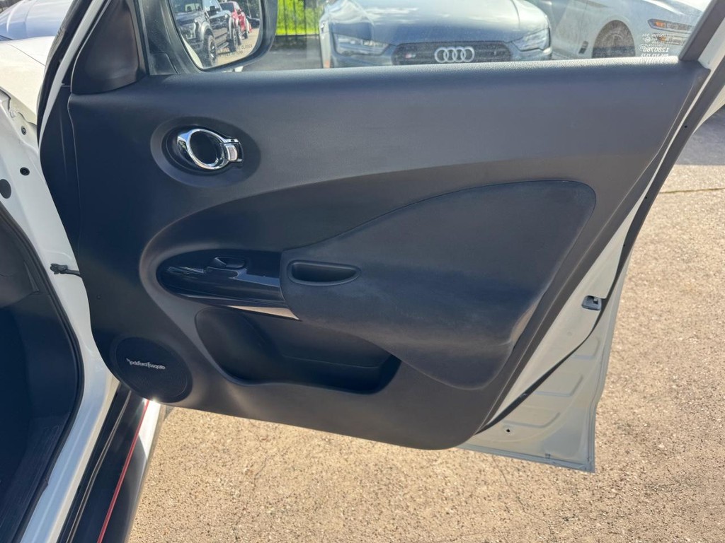 Nissan Juke Vehicle Full-screen Gallery Image 15