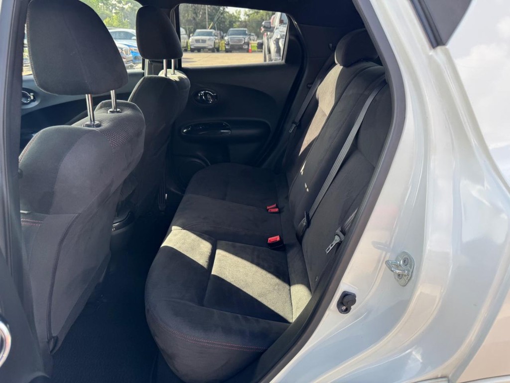 Nissan Juke Vehicle Full-screen Gallery Image 16