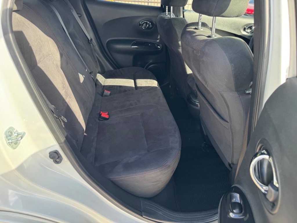 Nissan Juke Vehicle Full-screen Gallery Image 18