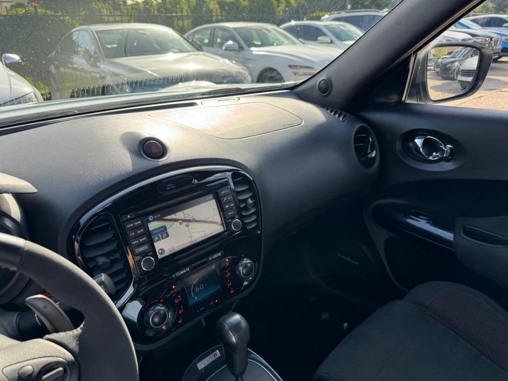Nissan Juke Vehicle Full-screen Gallery Image 24