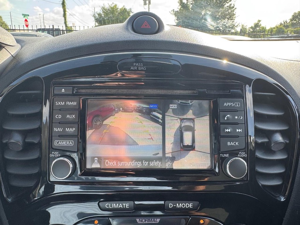 Nissan Juke Vehicle Full-screen Gallery Image 25