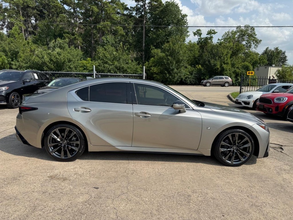 Lexus IS 350 Vehicle Full-screen Gallery Image 05