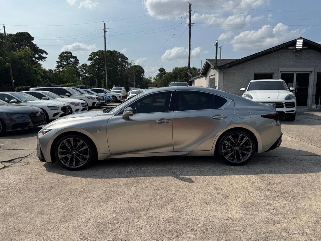 Lexus IS 350 Vehicle Full-screen Gallery Image 09