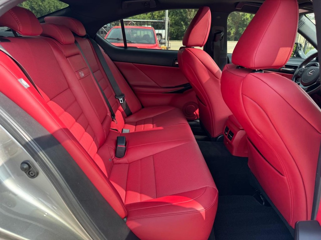 Lexus IS 350 Vehicle Full-screen Gallery Image 18