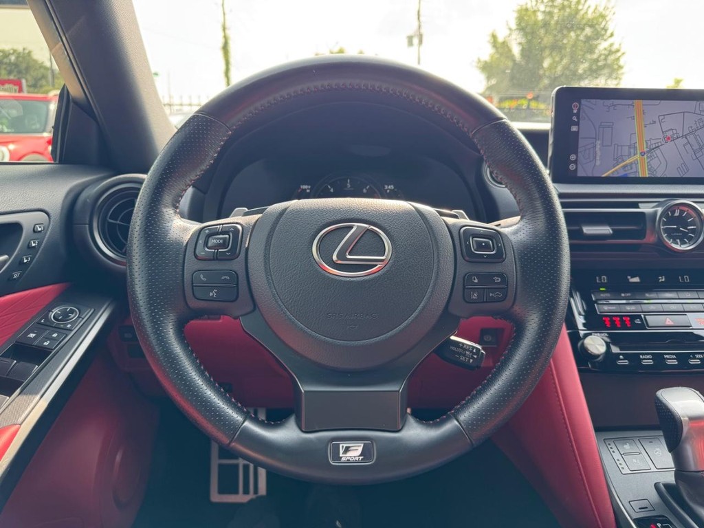 Lexus IS 350 Vehicle Full-screen Gallery Image 20