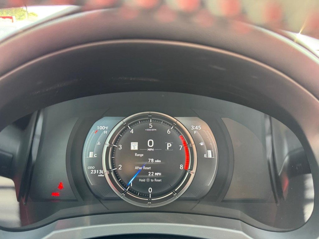 Lexus IS 350 Vehicle Full-screen Gallery Image 21
