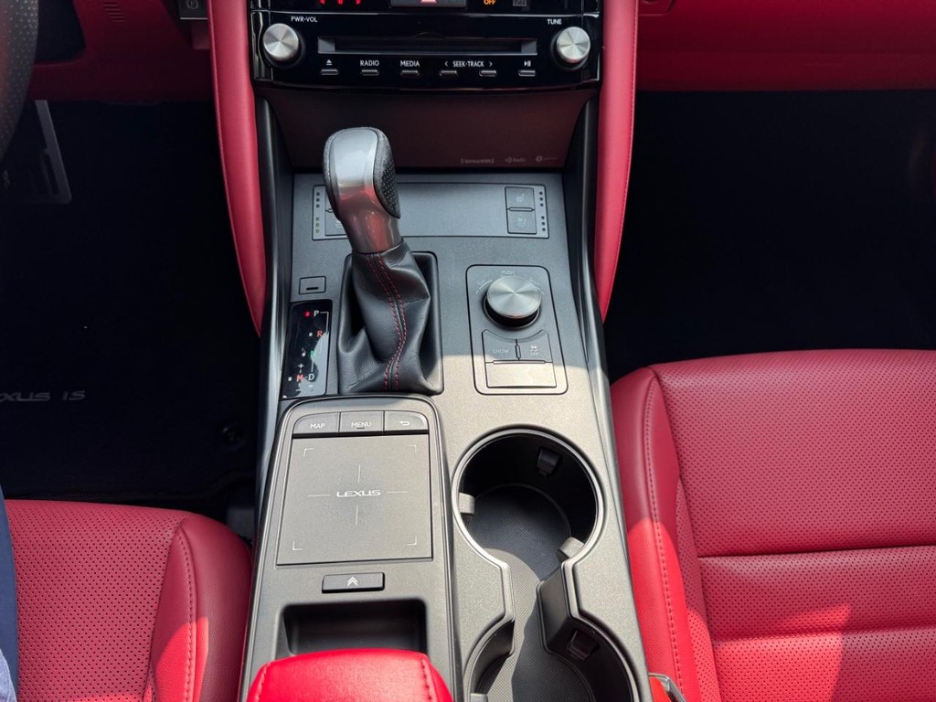 Lexus IS 350 Vehicle Full-screen Gallery Image 23